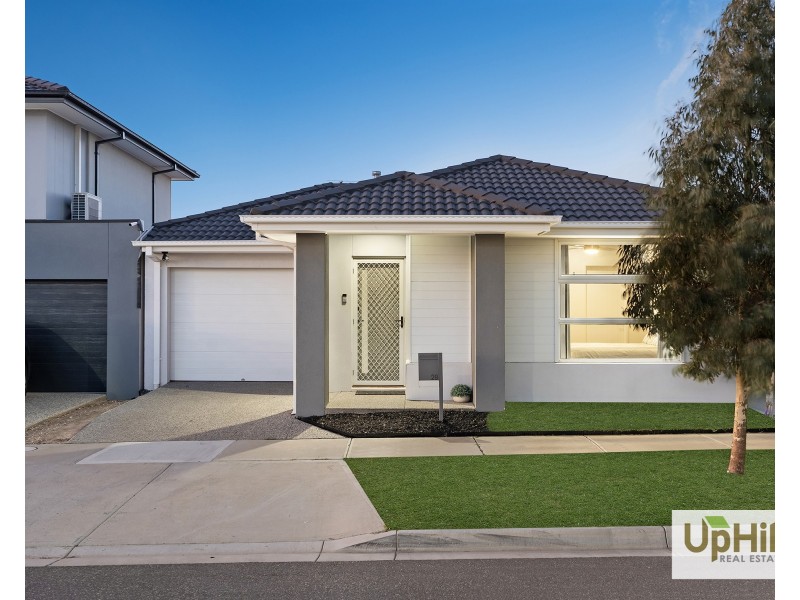 29 Kunlun Crescent, Clyde North VIC 3978