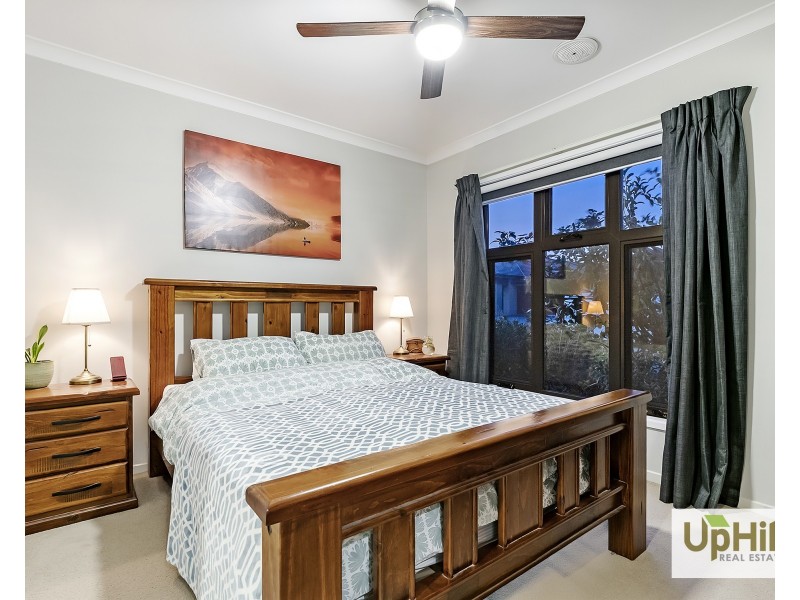 20 Carisbrooke Way, Clyde North VIC 3978