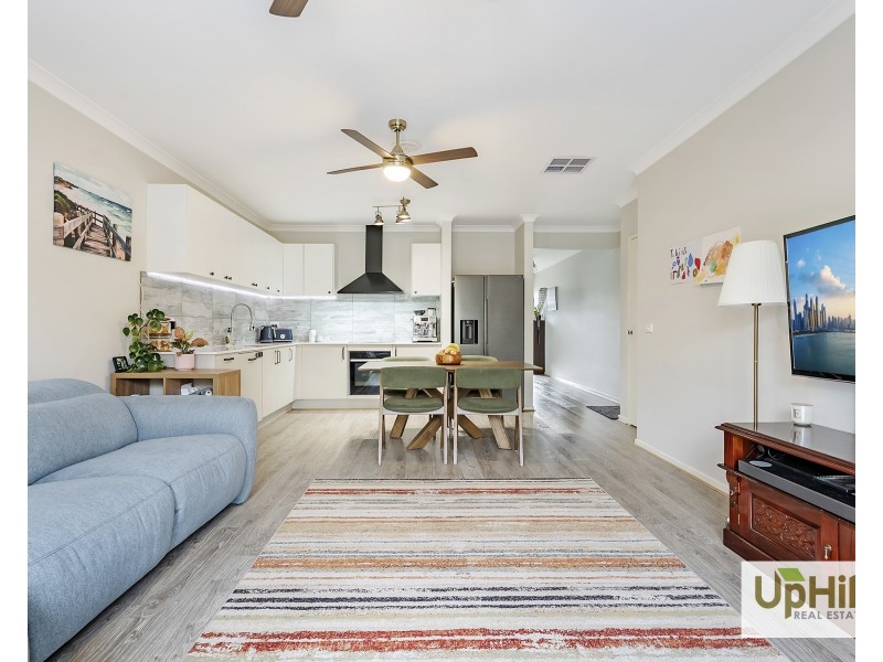 20 Carisbrooke Way, Clyde North VIC 3978