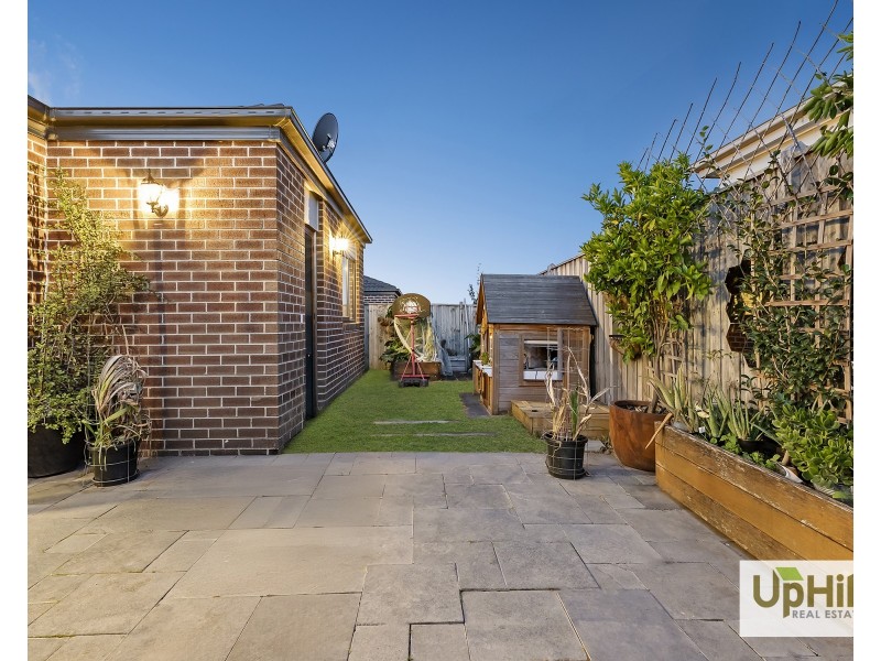 20 Carisbrooke Way, Clyde North VIC 3978