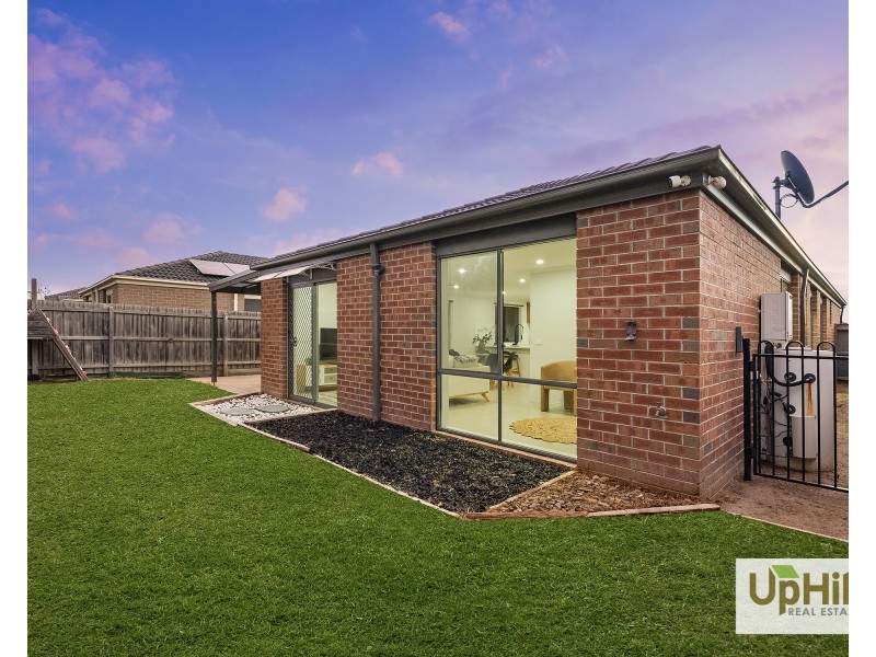 11 Omega Street, Carrum Downs VIC 3201