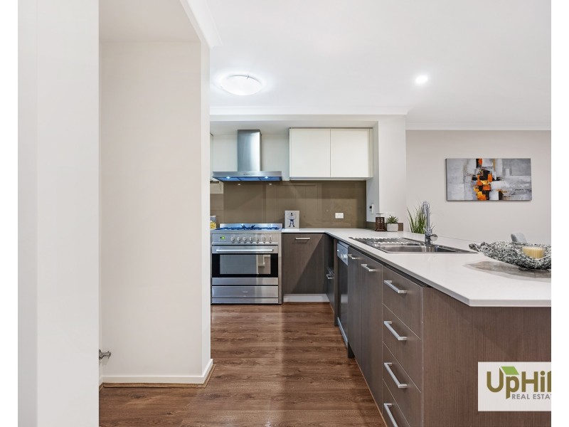 5A Fleuve Rise, Clyde North VIC 3978