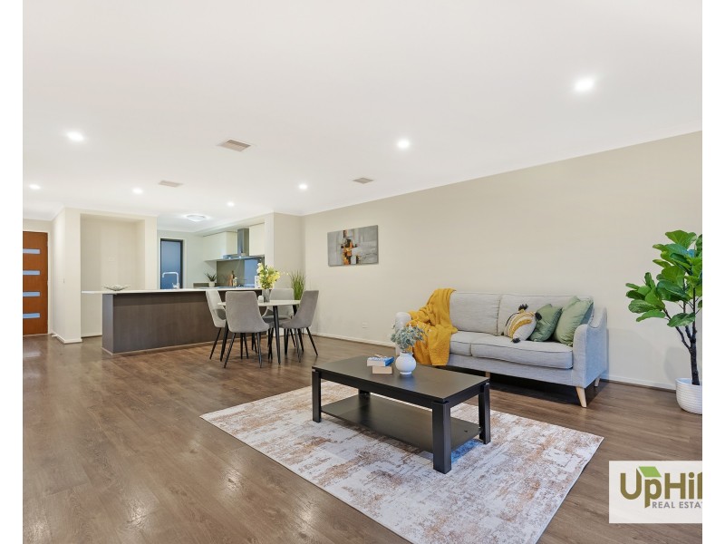 5A Fleuve Rise, Clyde North VIC 3978