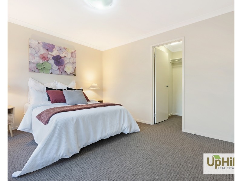 5A Fleuve Rise, Clyde North VIC 3978