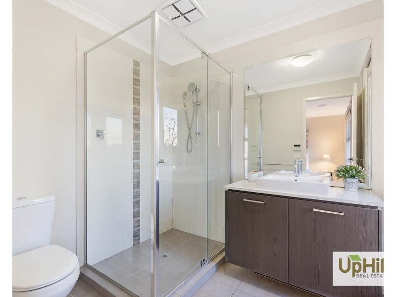 5A Fleuve Rise, Clyde North VIC 3978