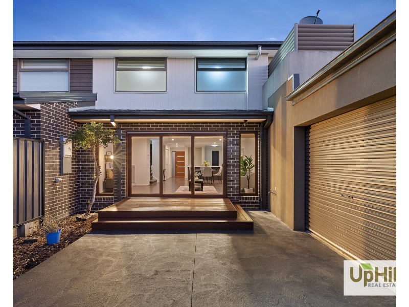 5A Fleuve Rise, Clyde North VIC 3978