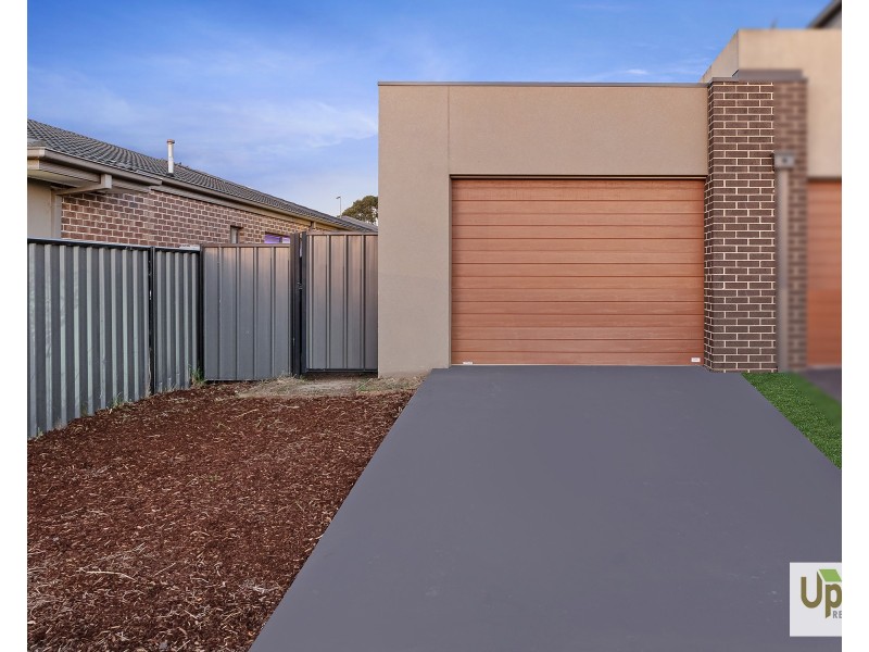 5A Fleuve Rise, Clyde North VIC 3978