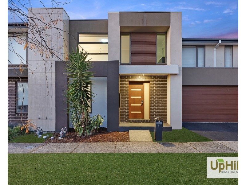 5A Fleuve Rise, Clyde North VIC 3978