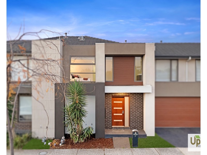5A Fleuve Rise, Clyde North VIC 3978