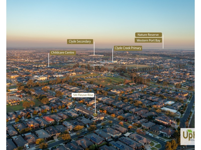 5A Fleuve Rise, Clyde North VIC 3978