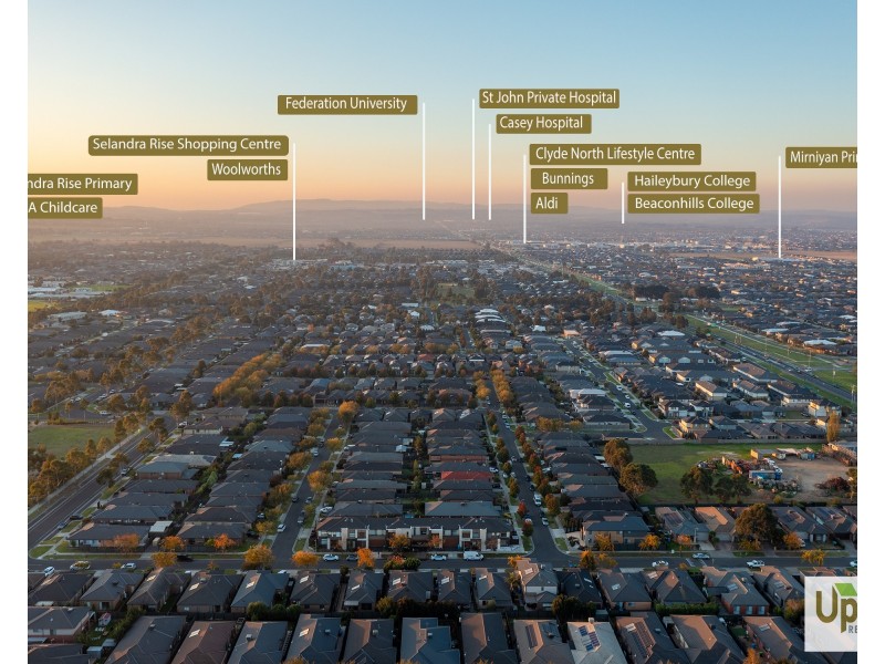 5A Fleuve Rise, Clyde North VIC 3978