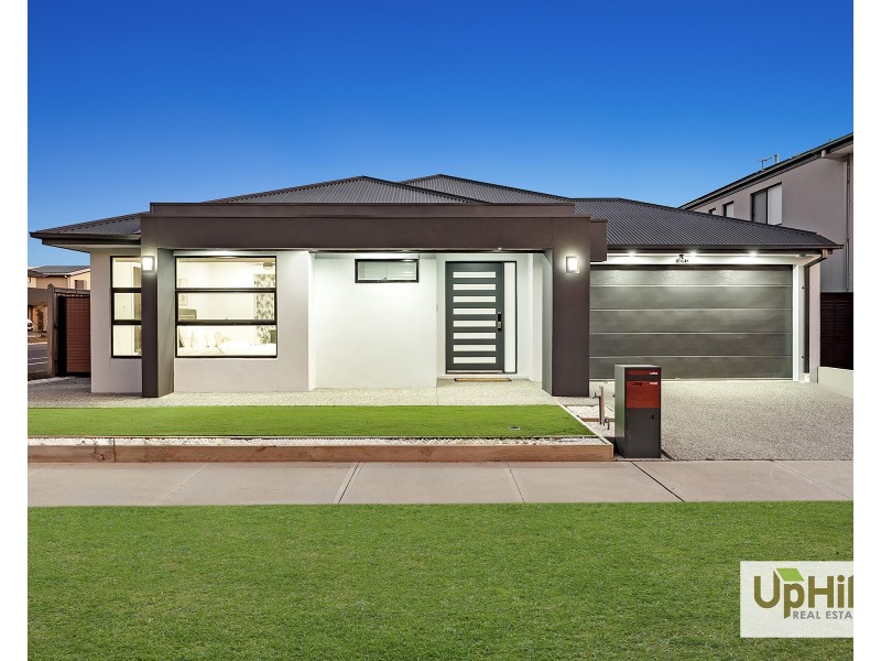 1 Coyote Road, Clyde North VIC 3978