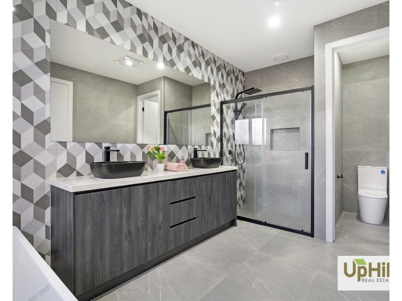 1 Coyote Road, Clyde North VIC 3978