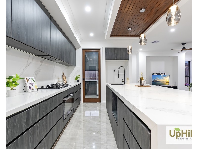 1 Coyote Road, Clyde North VIC 3978