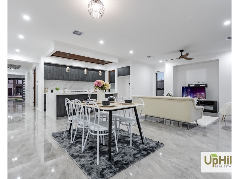 1 Coyote Road, Clyde North VIC 3978