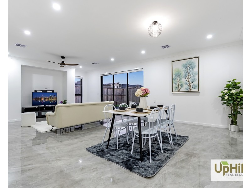 1 Coyote Road, Clyde North VIC 3978