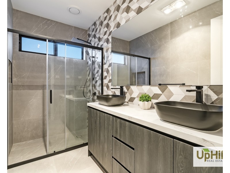 1 Coyote Road, Clyde North VIC 3978