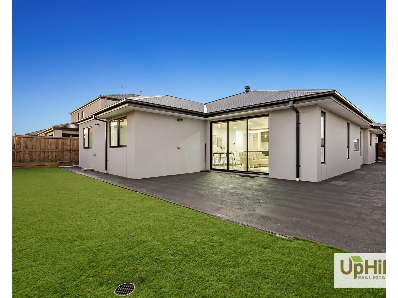 1 Coyote Road, Clyde North VIC 3978