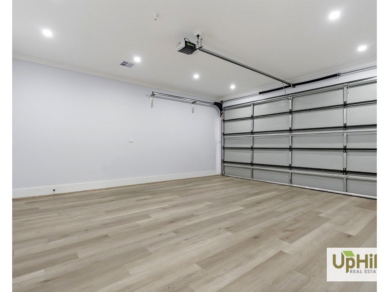 1 Coyote Road, Clyde North VIC 3978