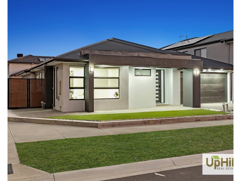 1 Coyote Road, Clyde North VIC 3978