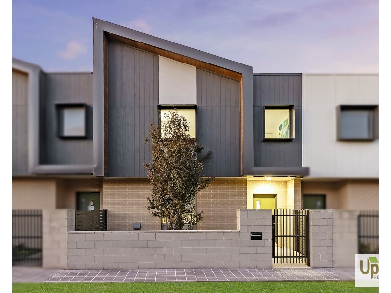 11 Valrena Way, Pakenham VIC 3810