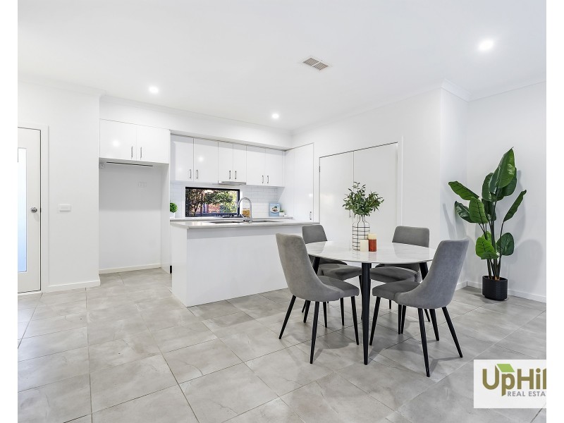 11 Valrena Way, Pakenham VIC 3810