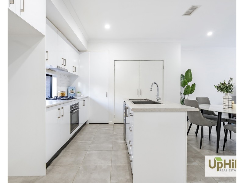 11 Valrena Way, Pakenham VIC 3810