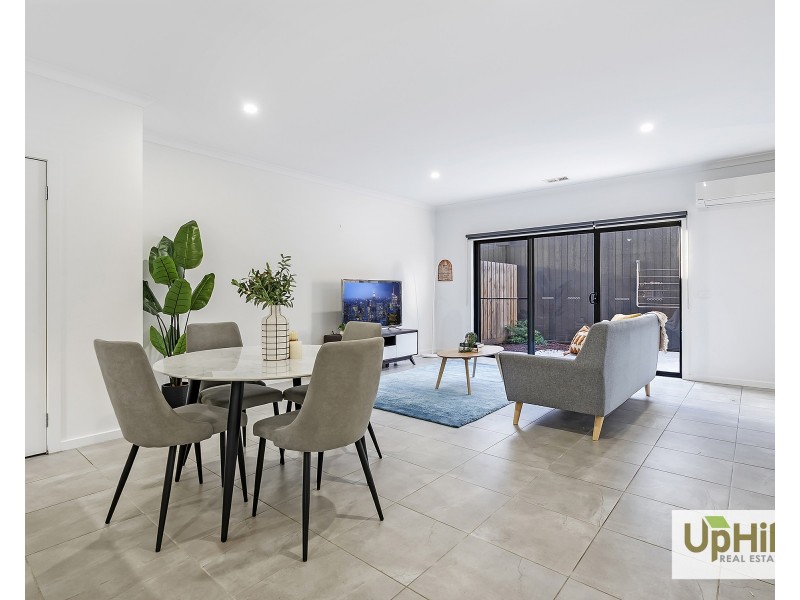 11 Valrena Way, Pakenham VIC 3810