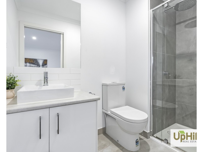 11 Valrena Way, Pakenham VIC 3810