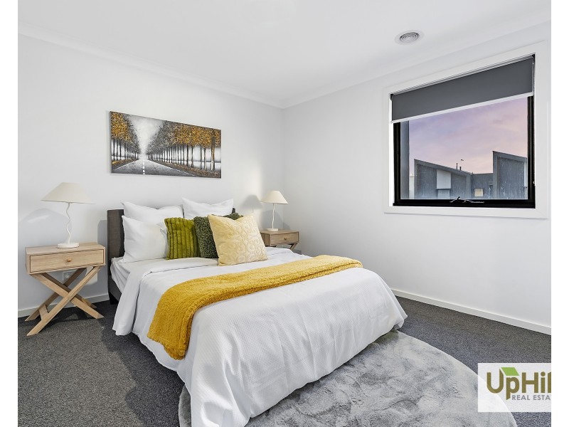 11 Valrena Way, Pakenham VIC 3810