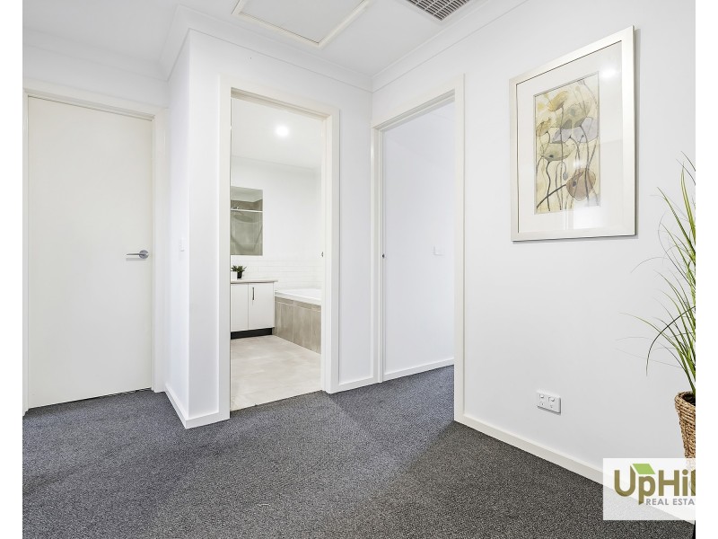 11 Valrena Way, Pakenham VIC 3810