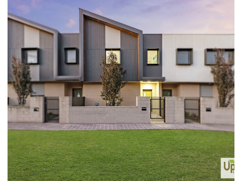 11 Valrena Way, Pakenham VIC 3810