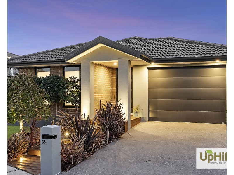 33 VERVE CIRCUIT, Cranbourne West VIC 3977