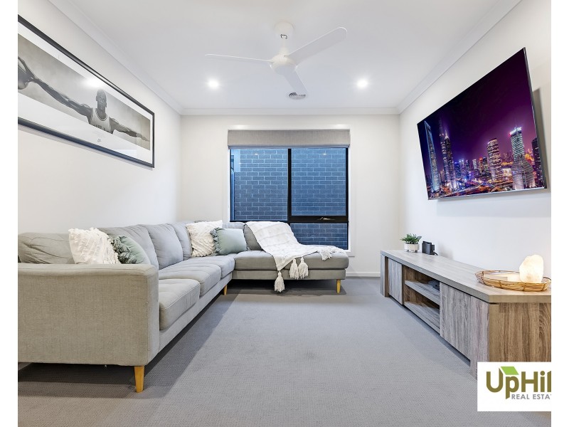 33 VERVE CIRCUIT, Cranbourne West VIC 3977