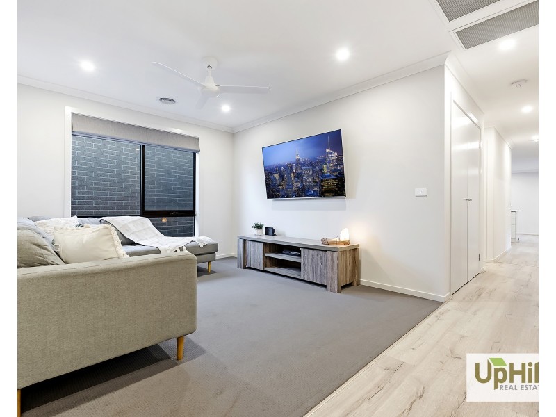 33 VERVE CIRCUIT, Cranbourne West VIC 3977