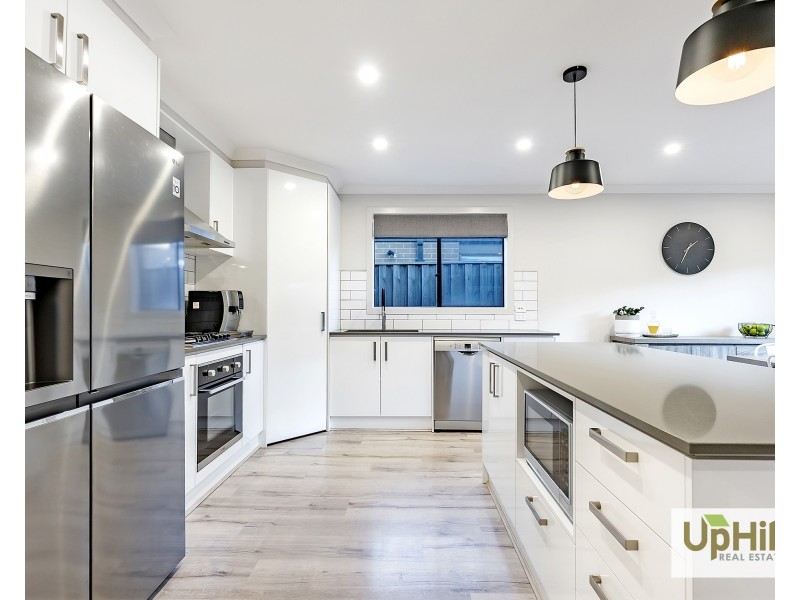 33 VERVE CIRCUIT, Cranbourne West VIC 3977