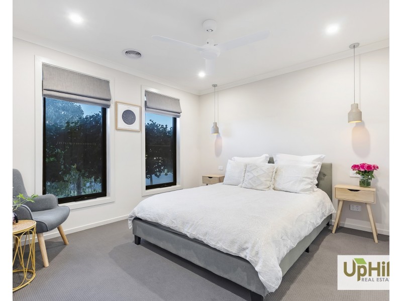 33 VERVE CIRCUIT, Cranbourne West VIC 3977