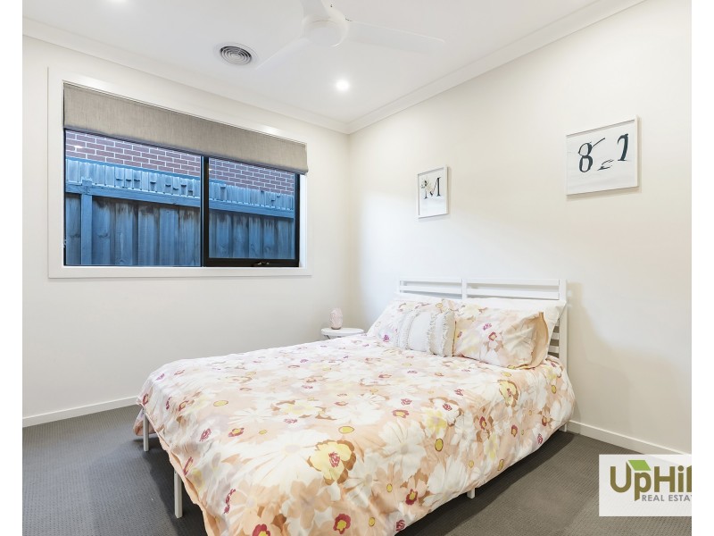 33 VERVE CIRCUIT, Cranbourne West VIC 3977