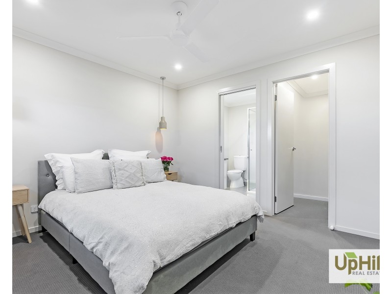 33 VERVE CIRCUIT, Cranbourne West VIC 3977