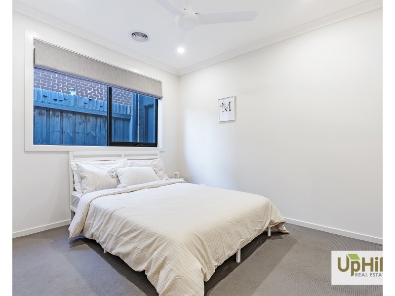 33 VERVE CIRCUIT, Cranbourne West VIC 3977
