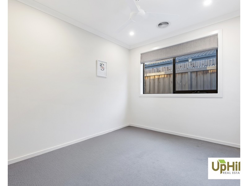 33 VERVE CIRCUIT, Cranbourne West VIC 3977