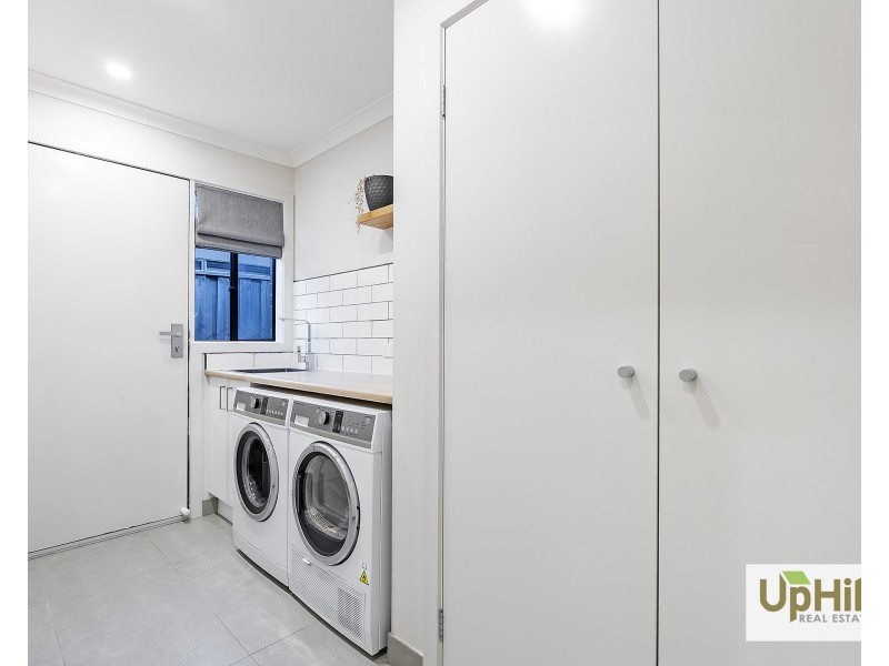 33 VERVE CIRCUIT, Cranbourne West VIC 3977