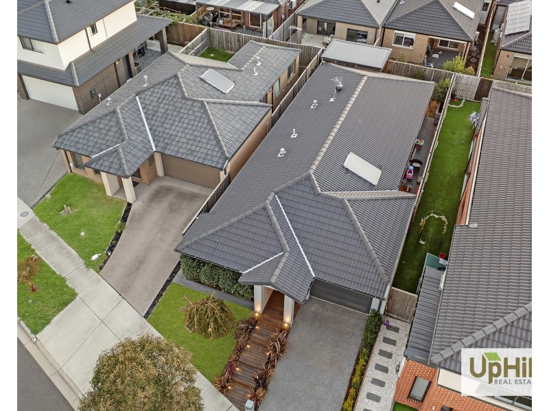33 VERVE CIRCUIT, Cranbourne West VIC 3977