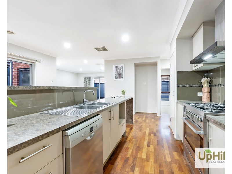 34 Mackillop way, Clyde North VIC 3978