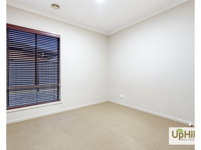 34 Mackillop way, Clyde North VIC 3978