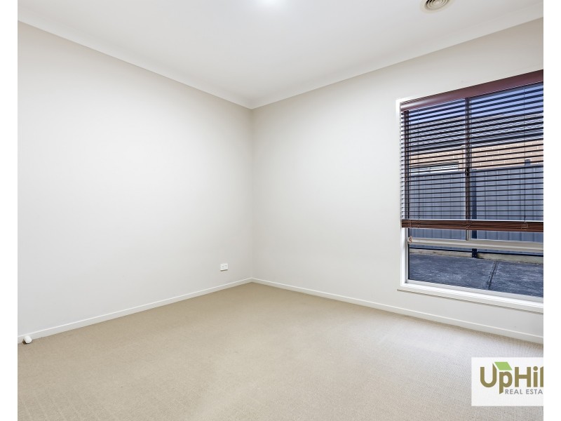 34 Mackillop way, Clyde North VIC 3978