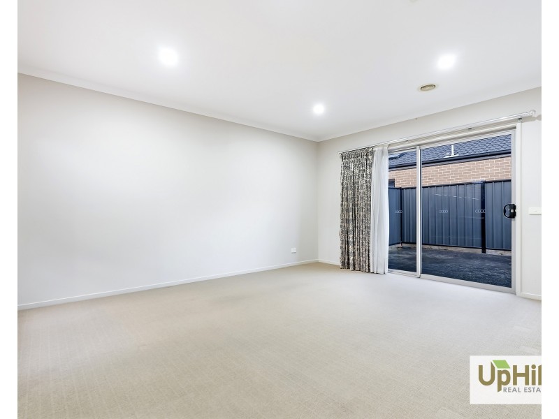 34 Mackillop way, Clyde North VIC 3978