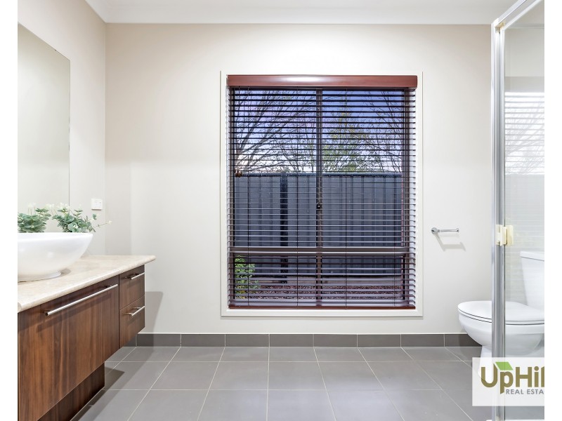 34 Mackillop way, Clyde North VIC 3978