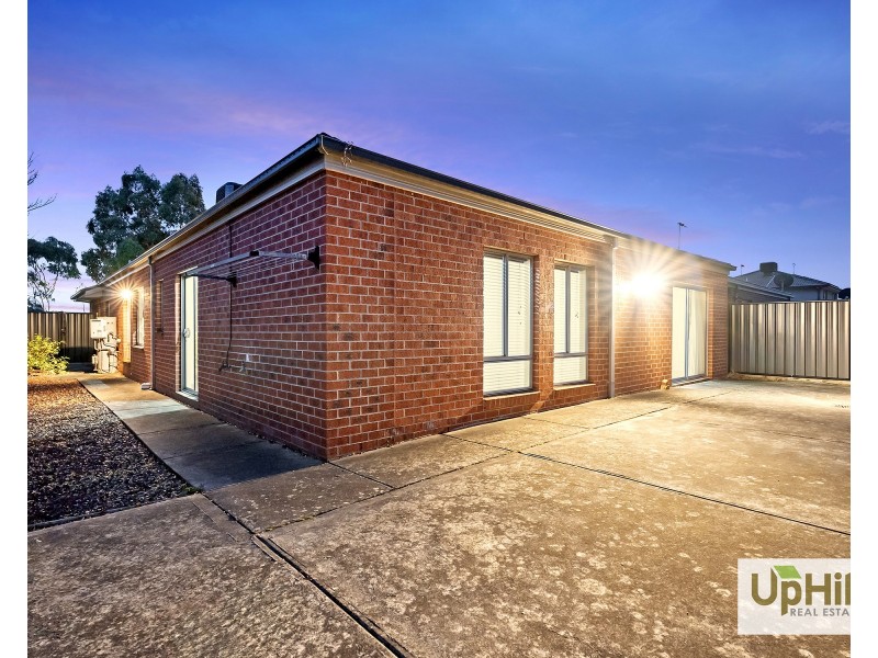 34 Mackillop way, Clyde North VIC 3978