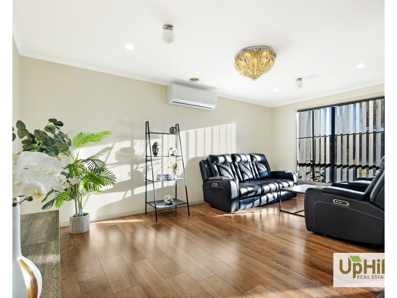 40 TYNDALL ST, Cranbourne East VIC 3977